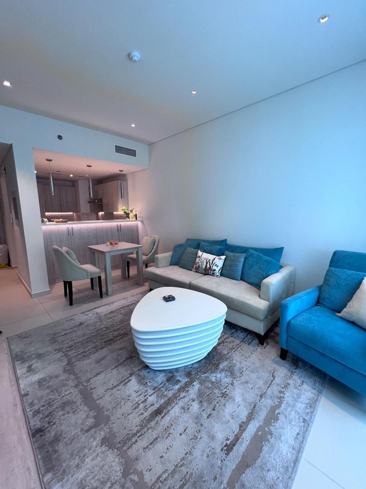 Stunning 1 Bedroom In Seven Palm Apartment *
